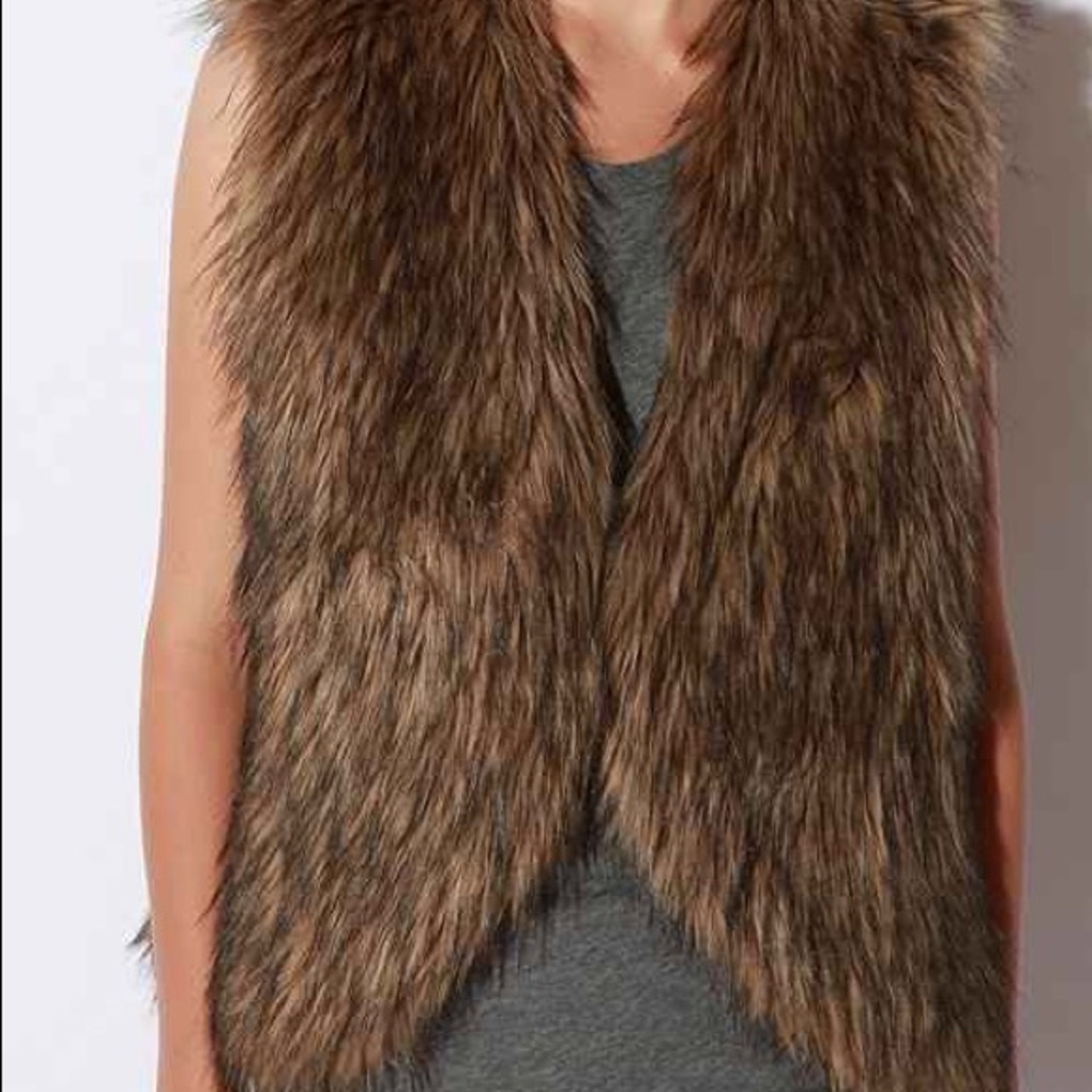 Ecote fur vest - small